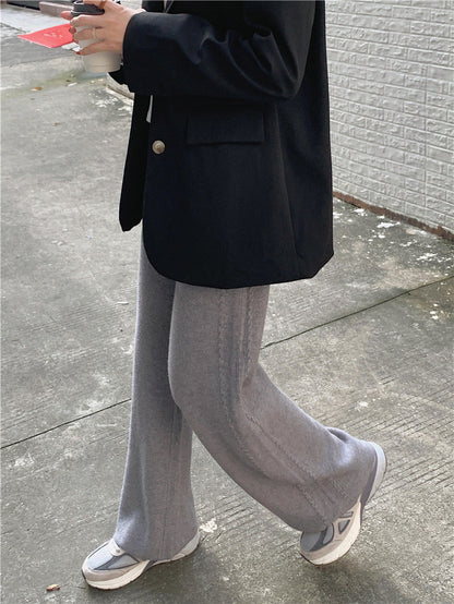 Sophisticated Pants with a Clean Classic Look