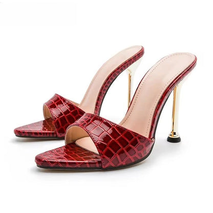 Well Tailored Sandals with a Graceful Silhouette