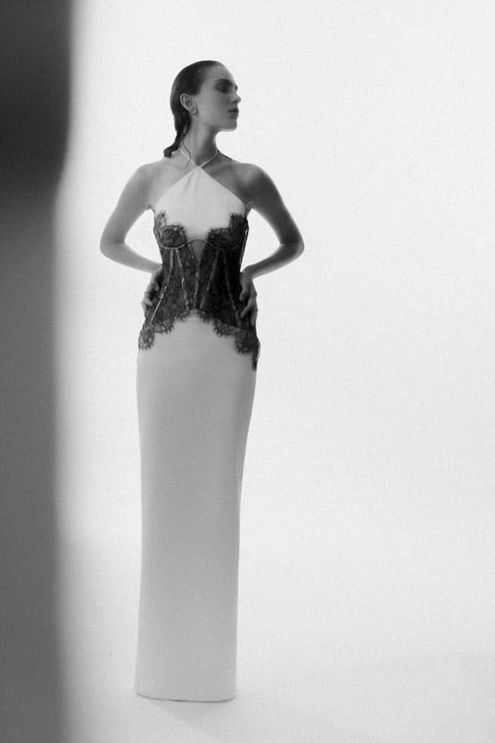 Beautifully Finished Dress in a Timeless Design
