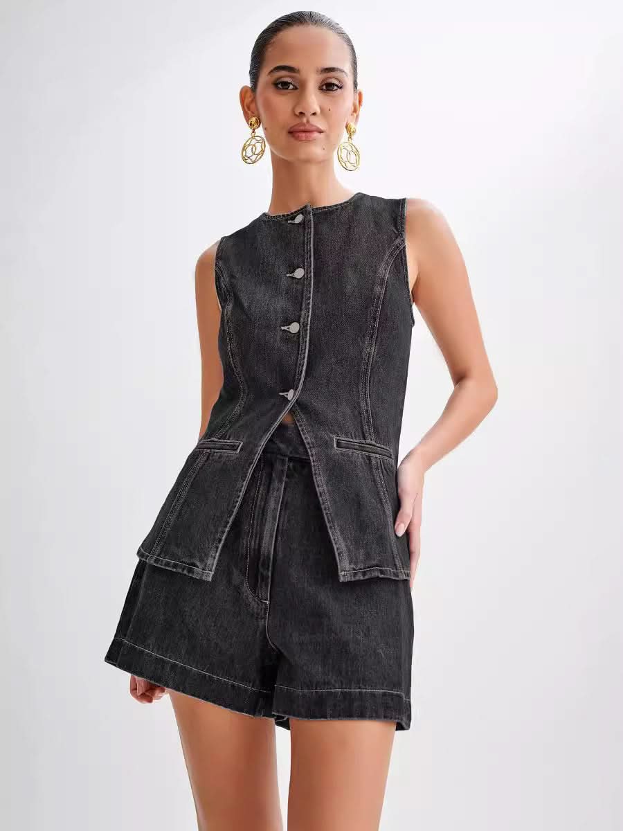 Well Tailored Top with a Graceful Silhouette