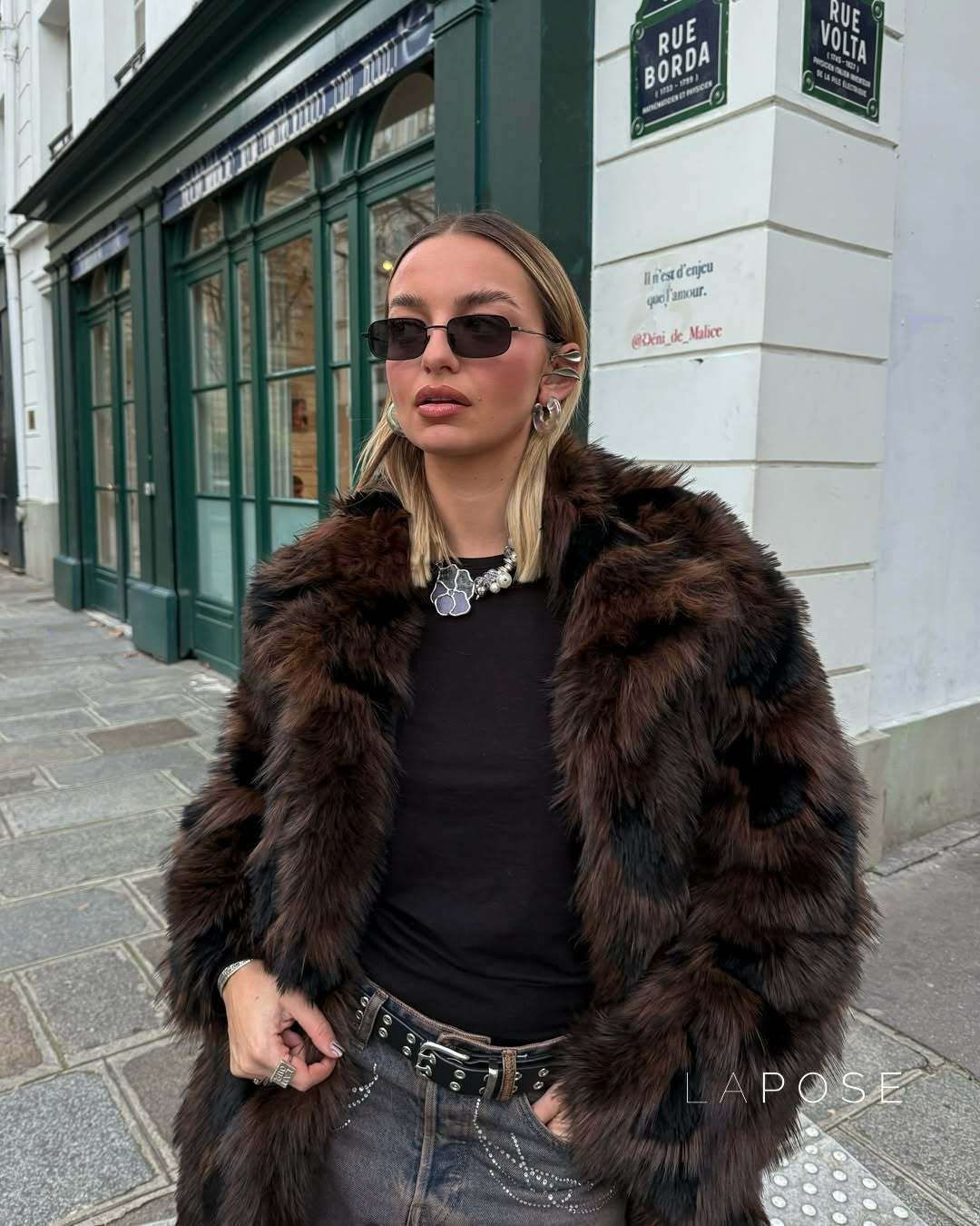 Well Tailored Coat with a Graceful Silhouette