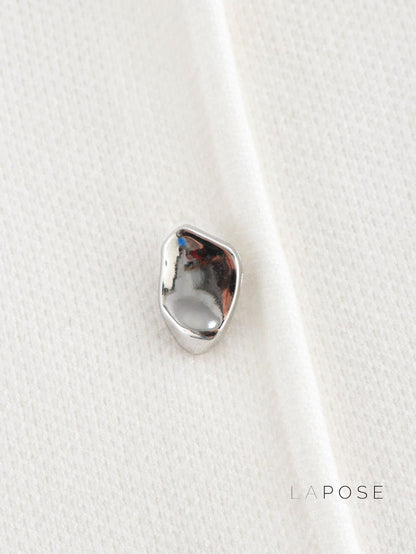 Effortlessly Elegant Garment with a Timeless Design