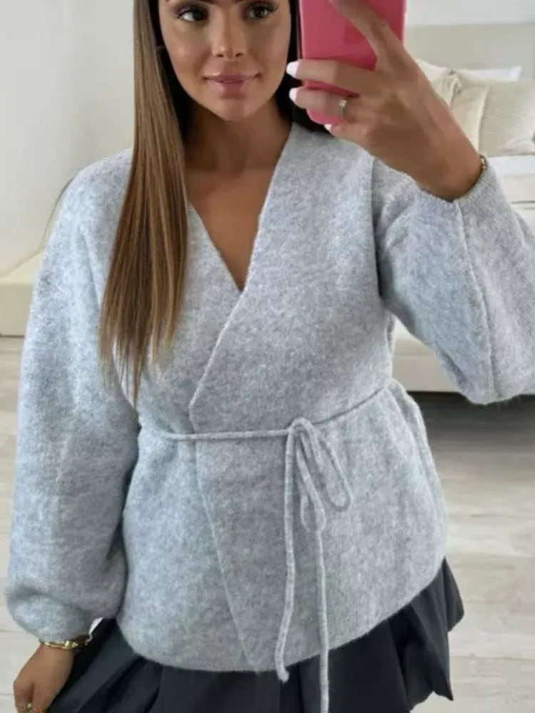Gracefully Styled Cardigan for Any Occasion