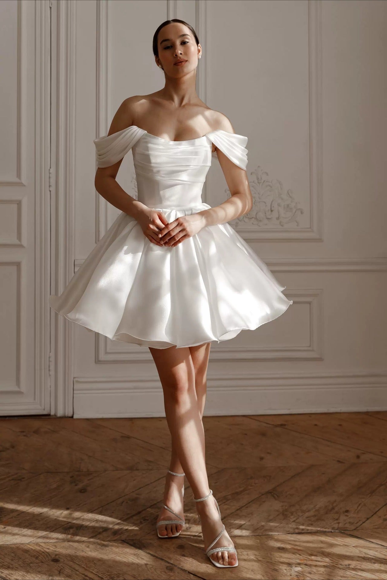 Well Tailored Dress with a Graceful Silhouette