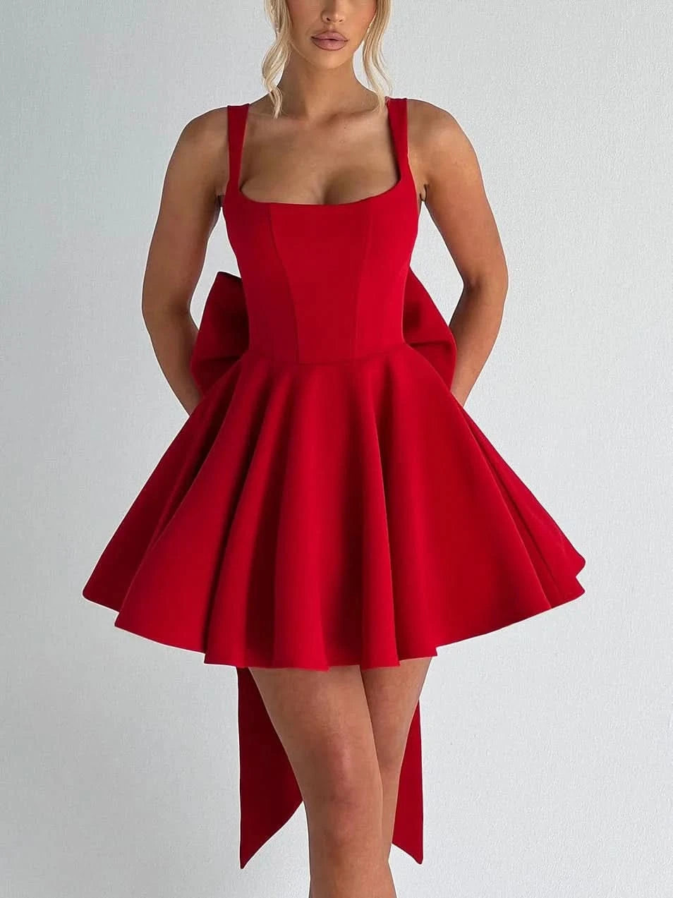 Well Tailored Dress with a Graceful Silhouette