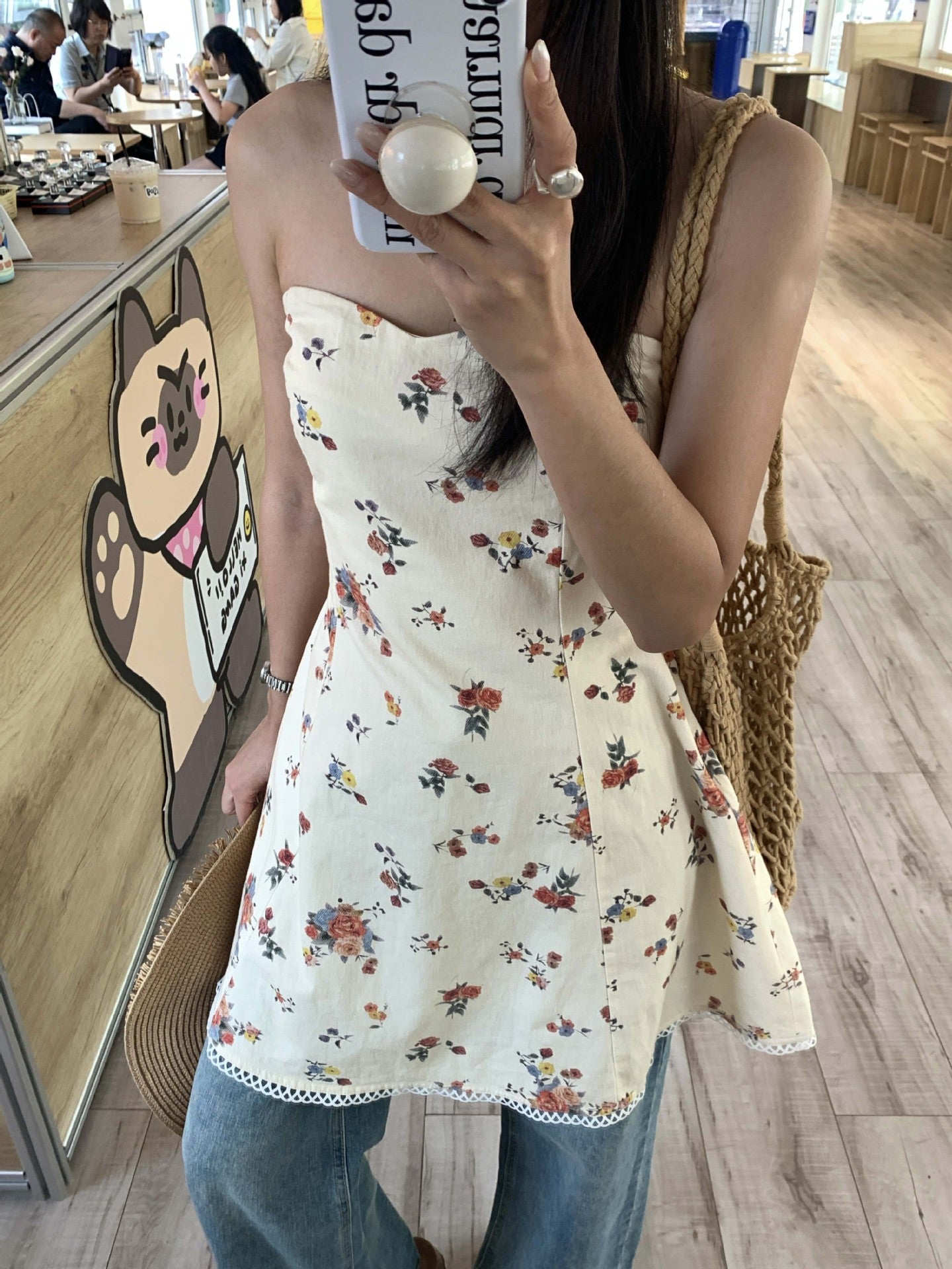 Well Tailored Dress with a Graceful Silhouette