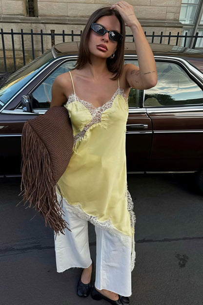 Effortlessly Elegant Top with a Timeless Design