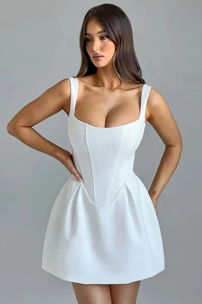 Well Tailored Dress with a Graceful Silhouette