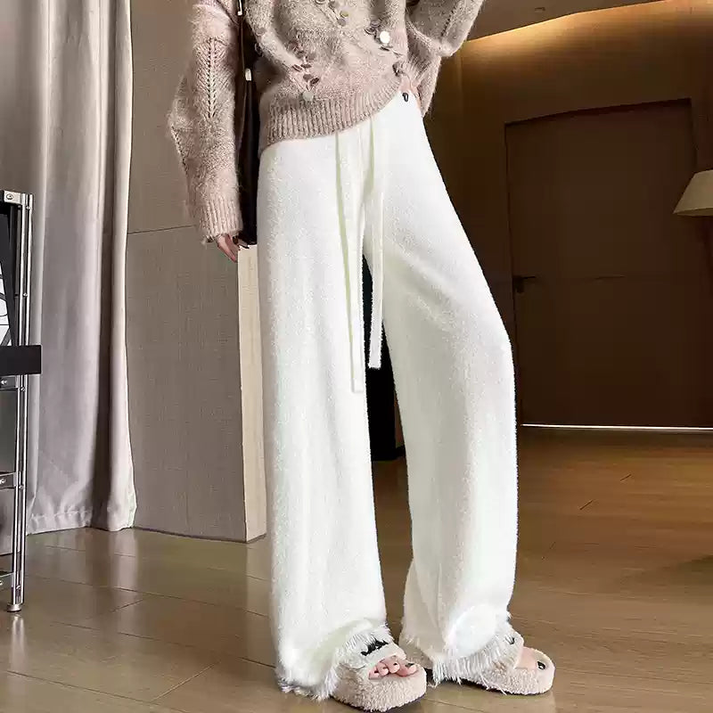 Effortlessly Elegant Pants with a Timeless Design