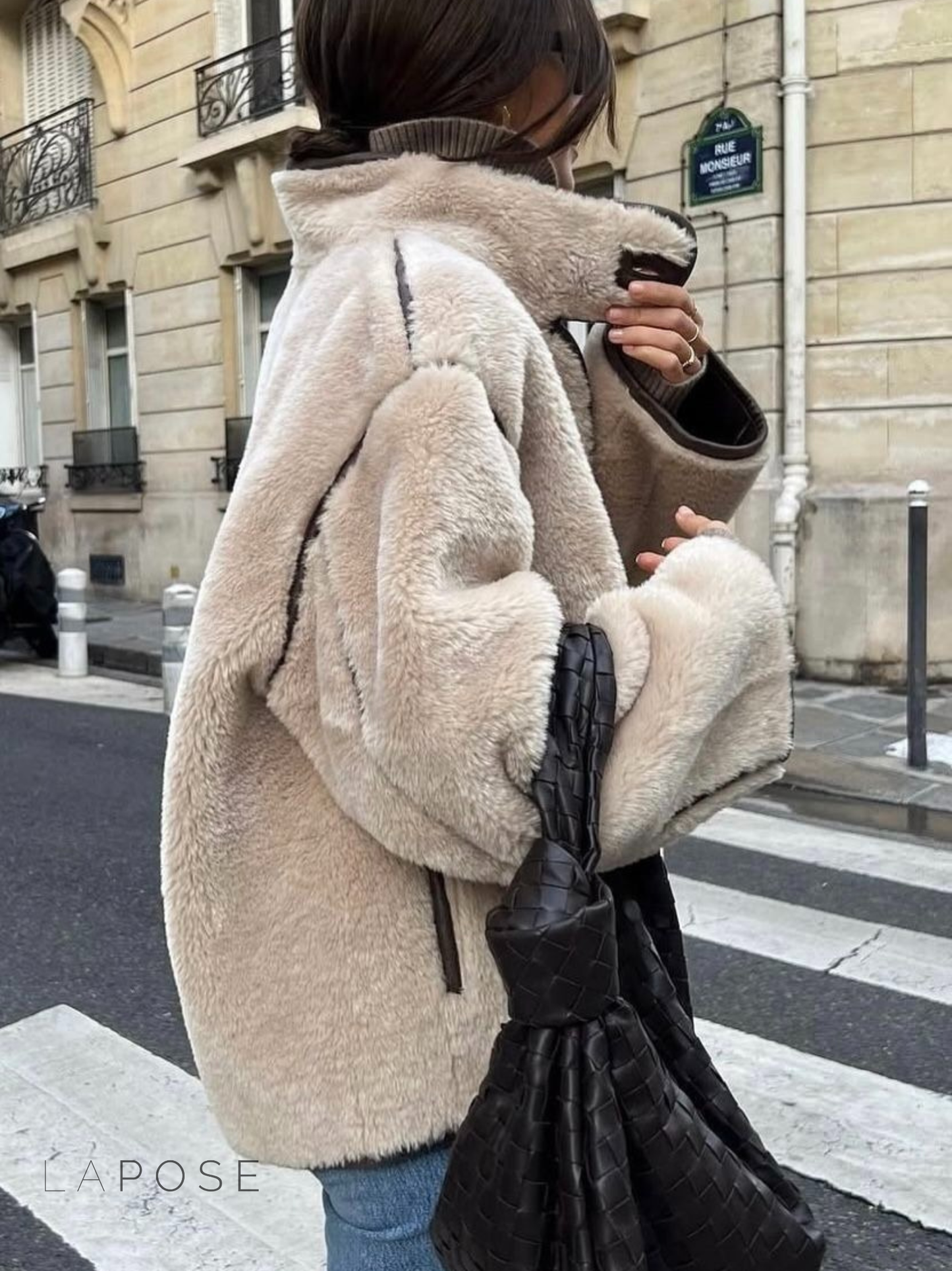 Effortlessly Elegant Coat with a Timeless Design