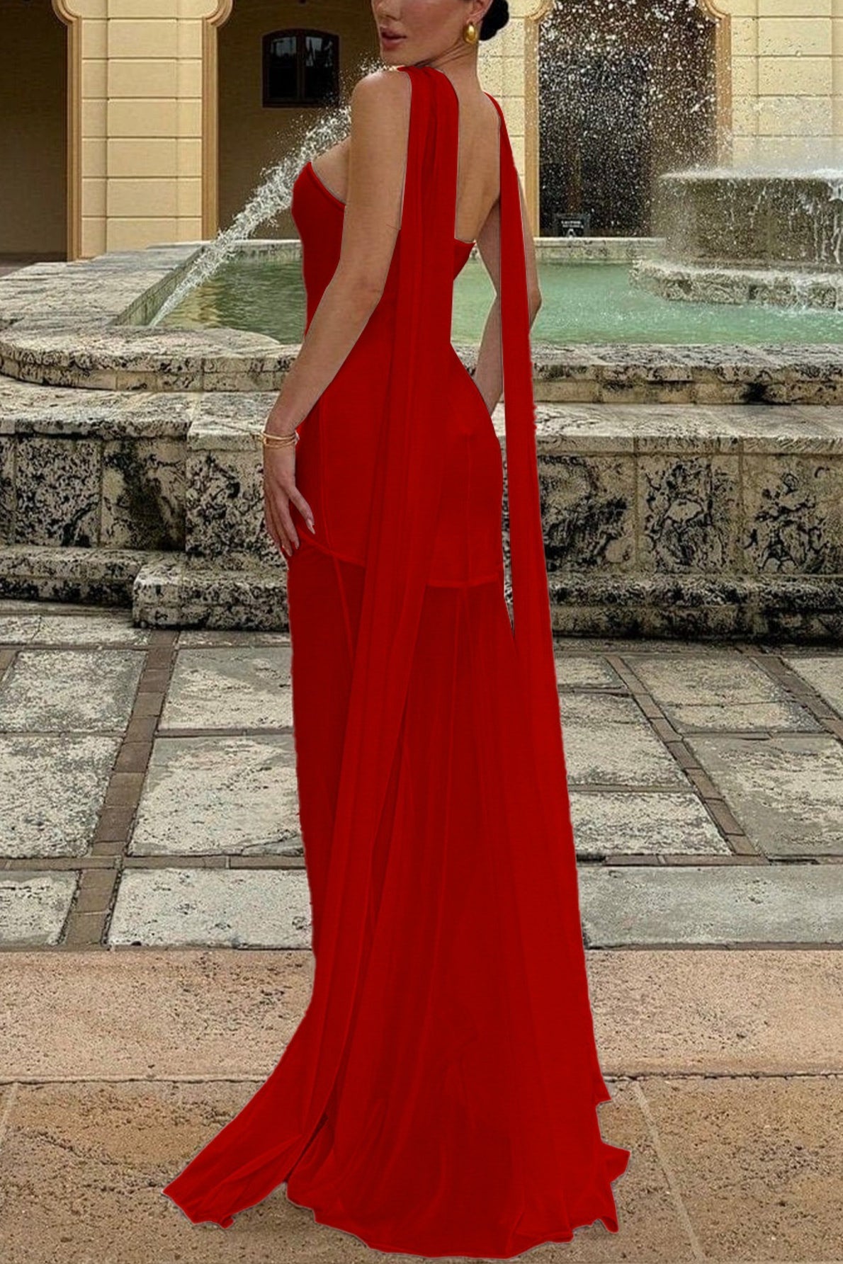Beautifully Crafted Dress in a Classic Style