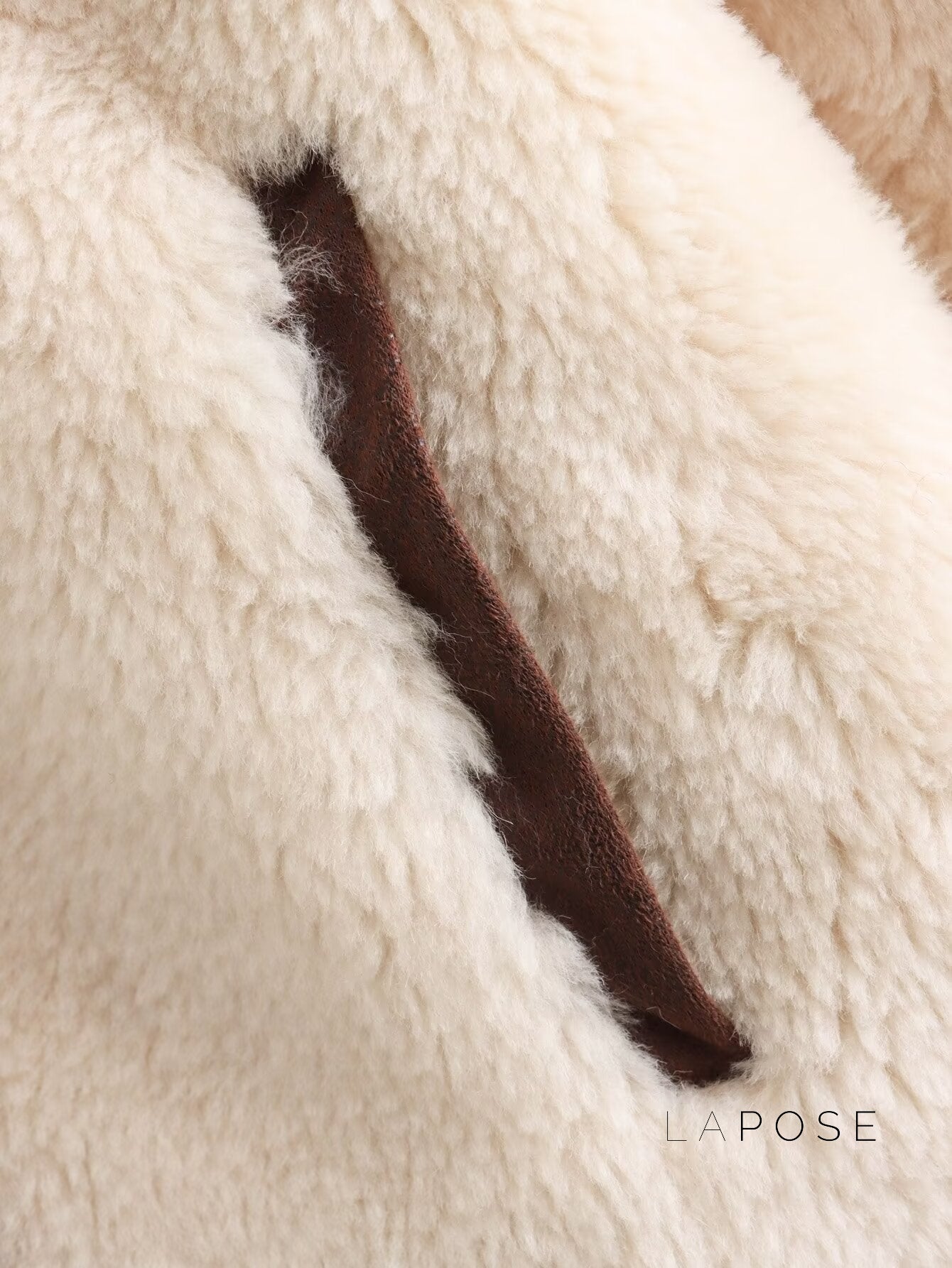 Effortlessly Elegant Coat with a Timeless Design