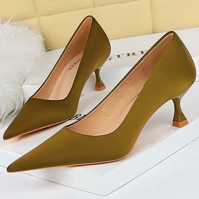 Well Tailored Heels with a Graceful Silhouette