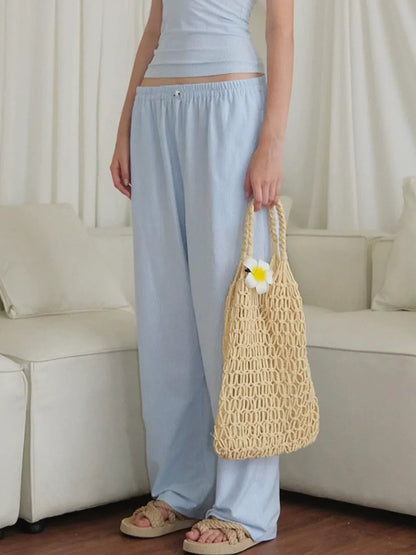 Effortlessly Elegant Pants with a Timeless Design