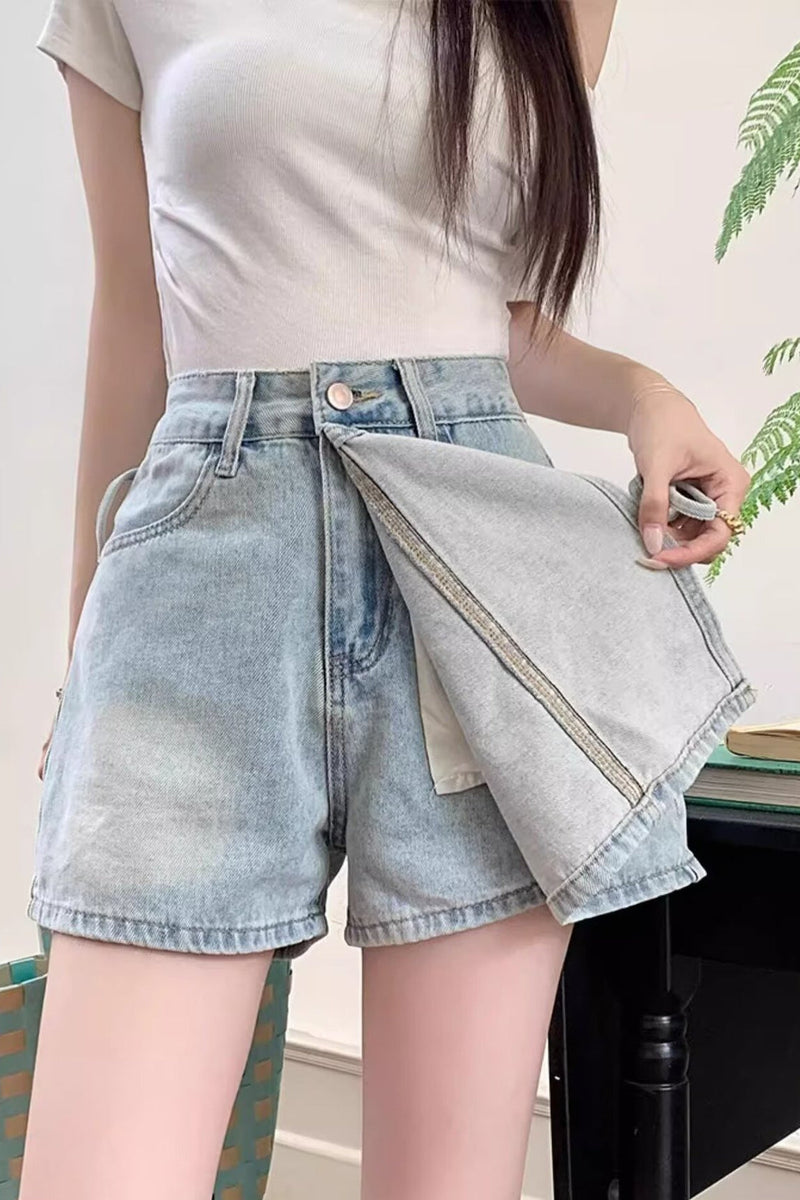 Effortlessly Elegant Garment with a Timeless Design