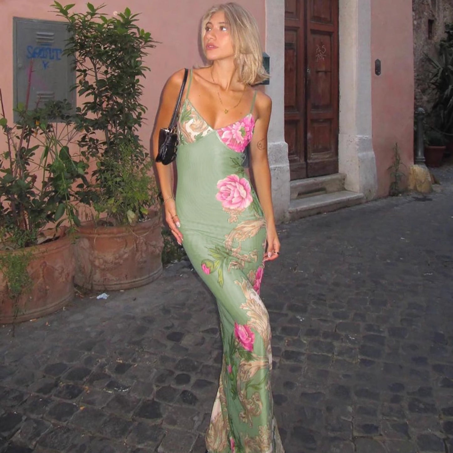 Well Tailored Dress with a Graceful Silhouette