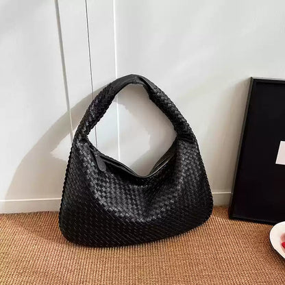 Polished Bag with an Effortless Classic Look