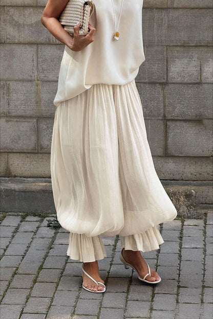 Well Tailored Pants with a Graceful Silhouette