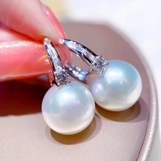 Pearl Earrings in Shiny Silver