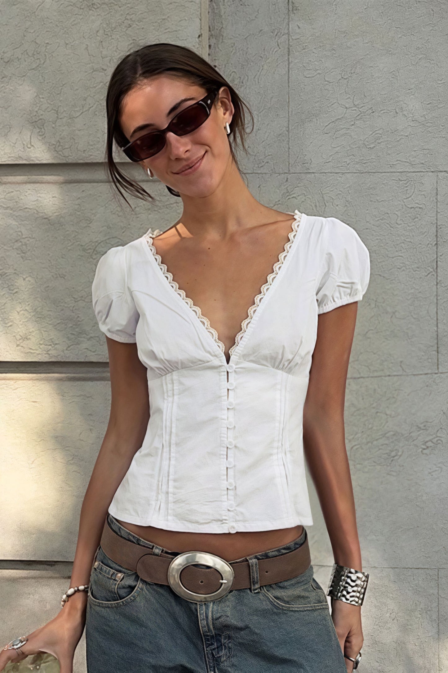 Effortlessly Elegant Blouse with a Timeless Design
