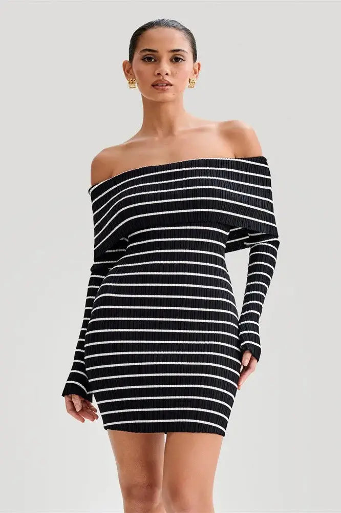 Effortlessly Elegant Dress with a Timeless Design