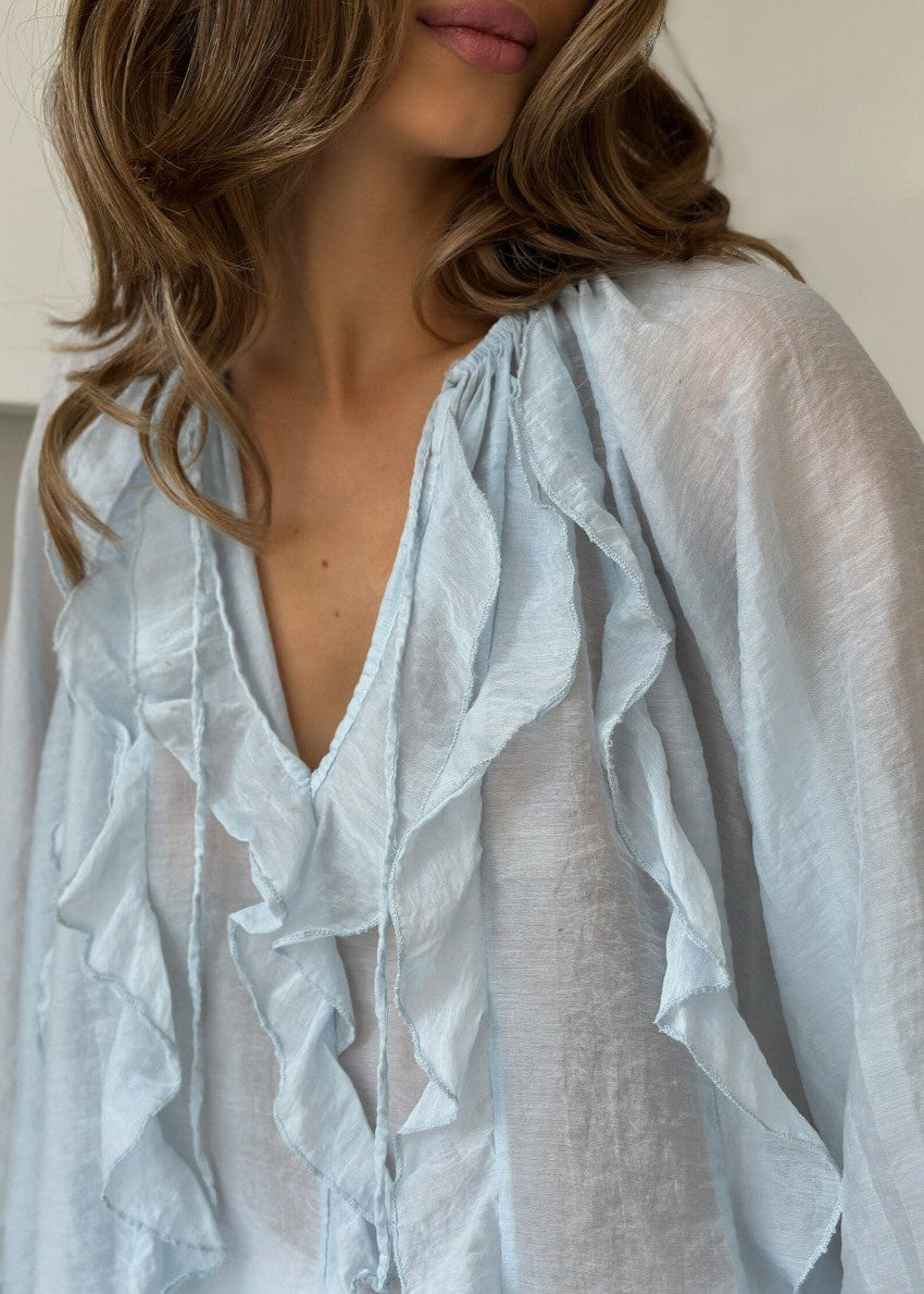 Effortlessly Elegant Blouse with a Timeless Design