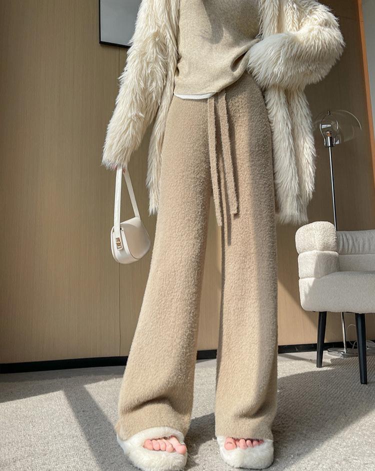Classic Vintage Pants with a Flattering Fit