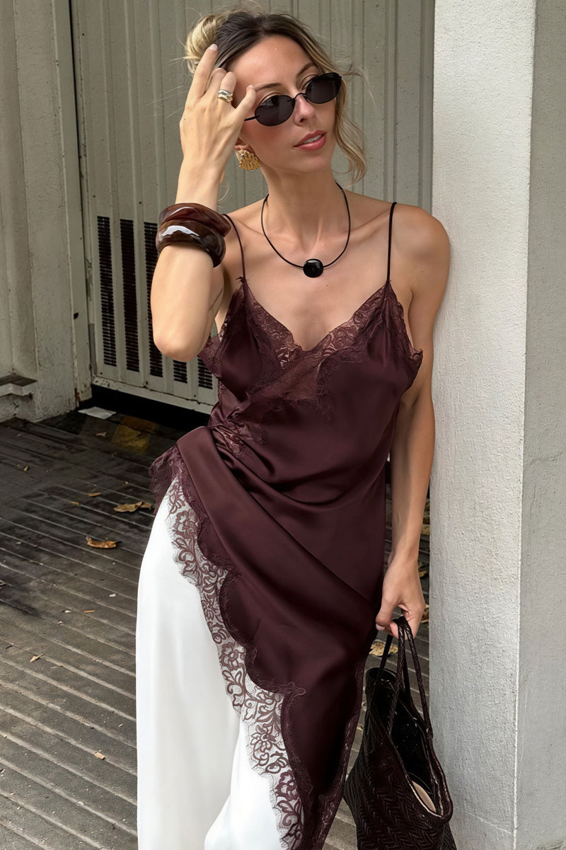Effortlessly Elegant Top with a Timeless Design