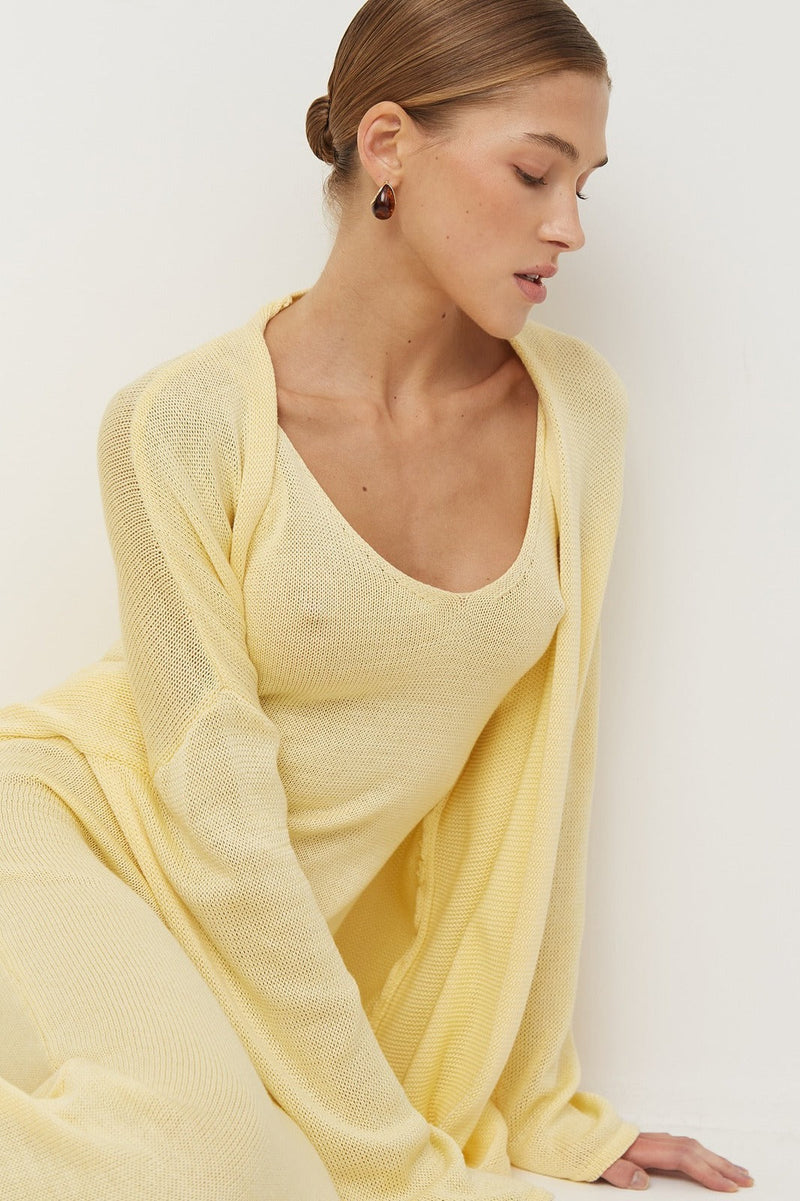 Effortlessly Elegant Garment with a Timeless Design