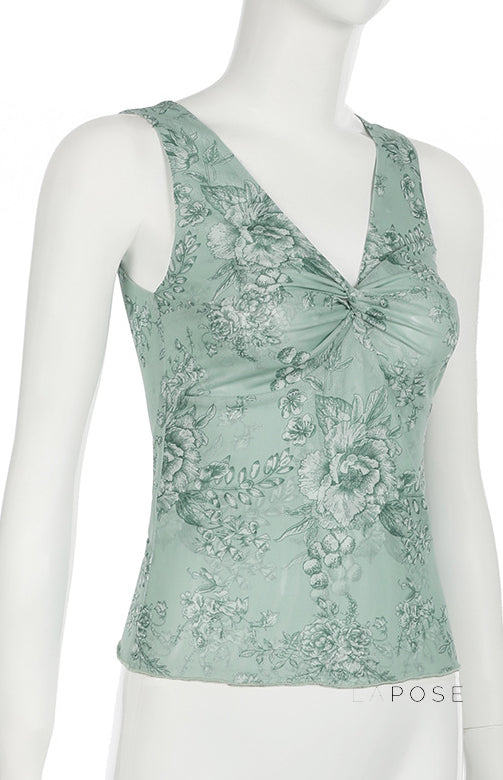Well Tailored Top with a Graceful Silhouette