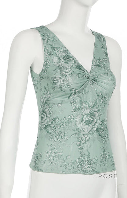 Well Tailored Top with a Graceful Silhouette