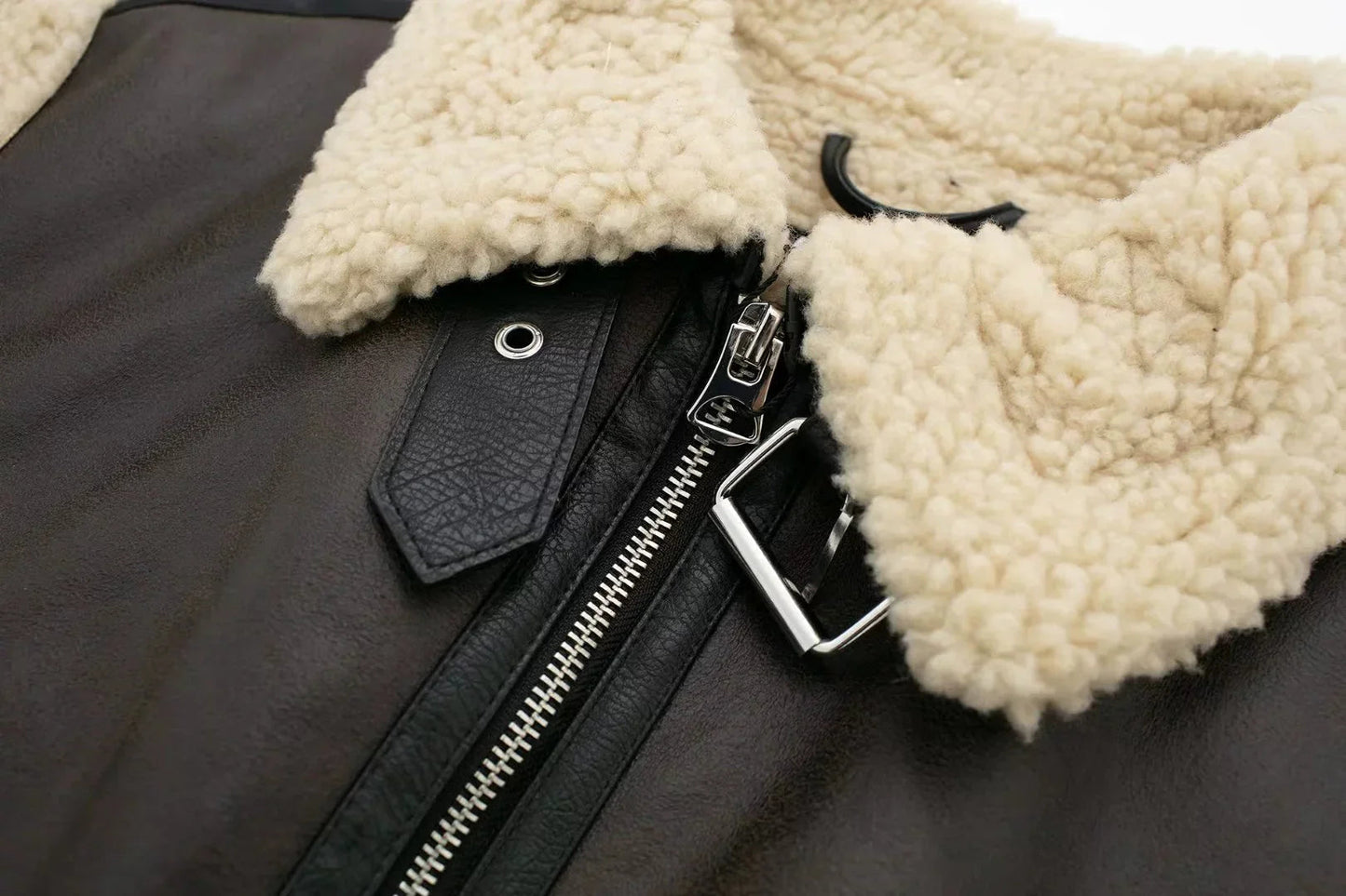 Effortlessly Elegant Jacket with a Timeless Design