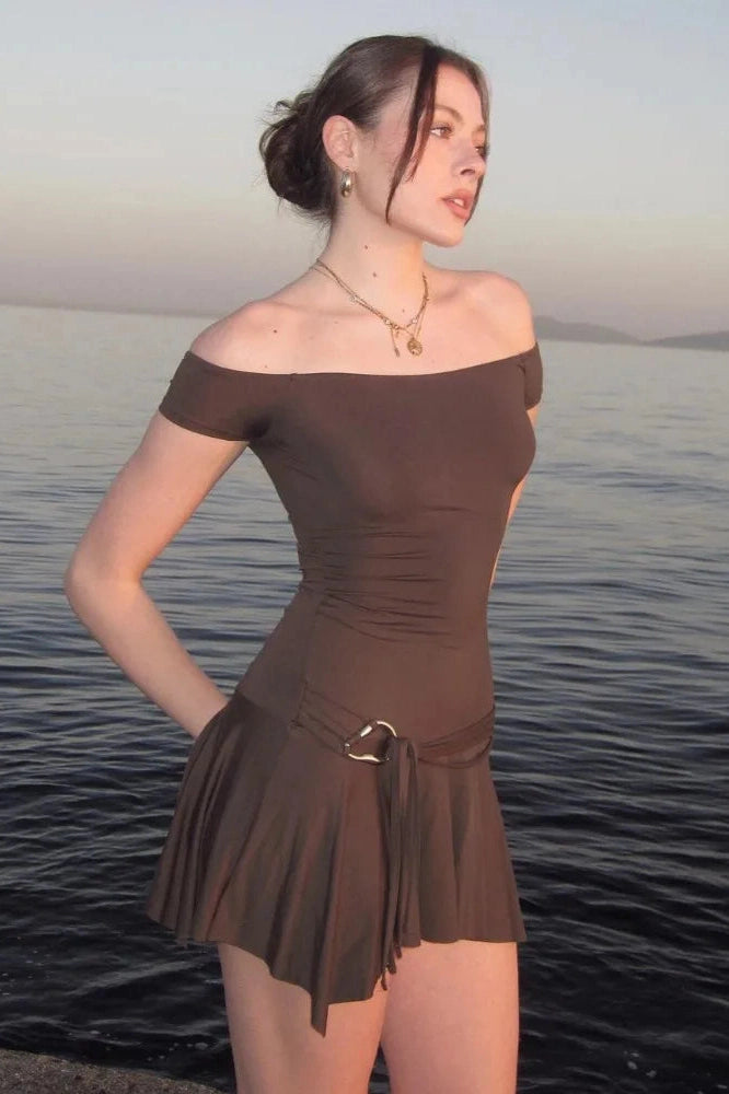 Effortlessly Elegant Dress with a Timeless Design