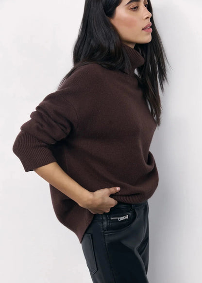 Beautifully Crafted Sweater in a Classic Style