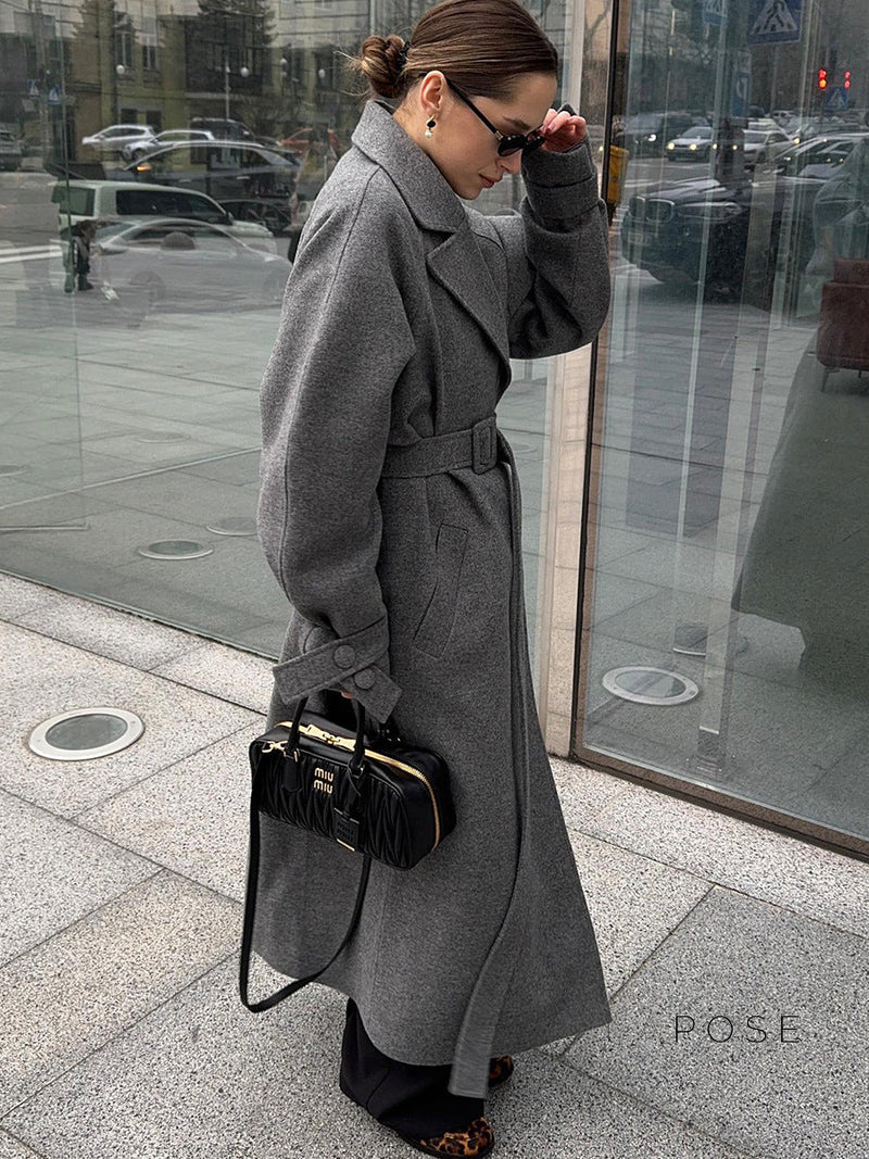 Well Tailored Coat with a Graceful Silhouette
