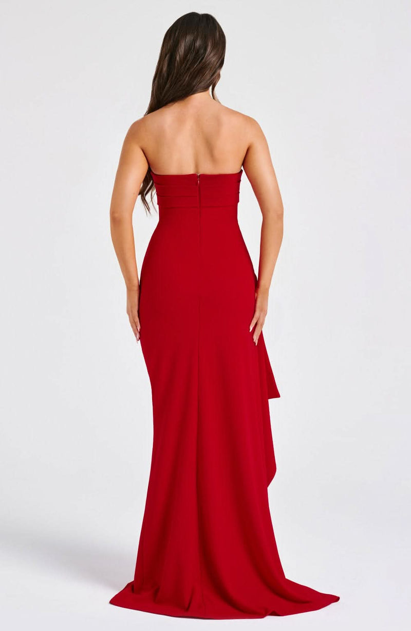 Effortlessly Elegant Dress with a Timeless Design