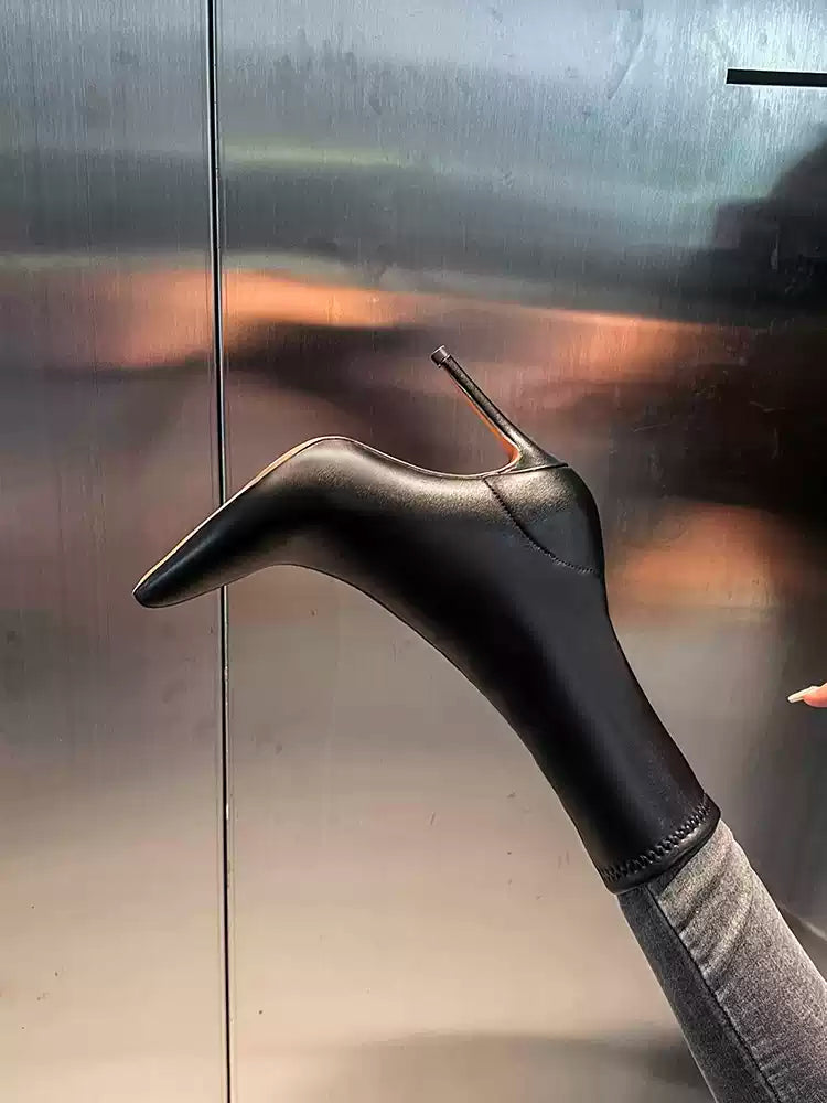 Well Tailored Boots with a Graceful Silhouette