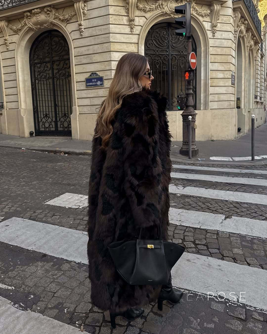 Well Tailored Coat with a Graceful Silhouette
