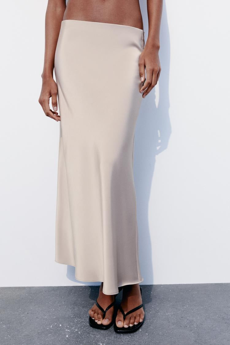 Well Tailored Garment with a Graceful Silhouette
