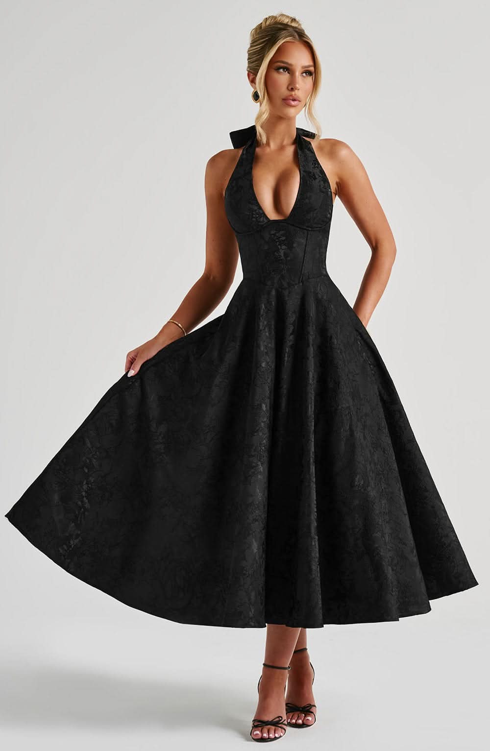 Beautifully Crafted Dress in a Classic Style