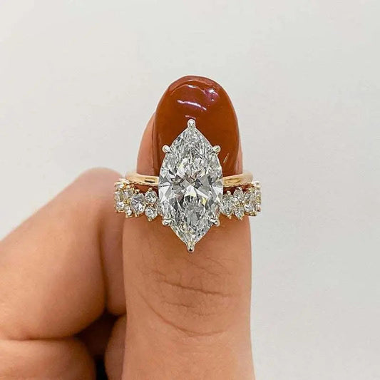 Marquise Diamond Ring Set in Gold