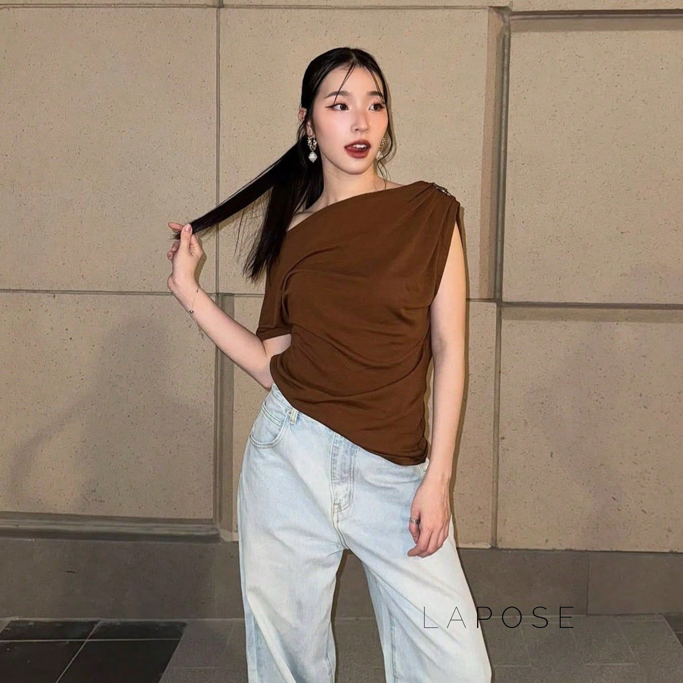 Well Tailored Top with a Graceful Silhouette