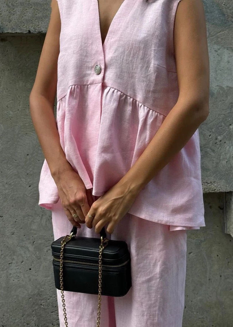 Effortlessly Elegant Garment with a Timeless Design