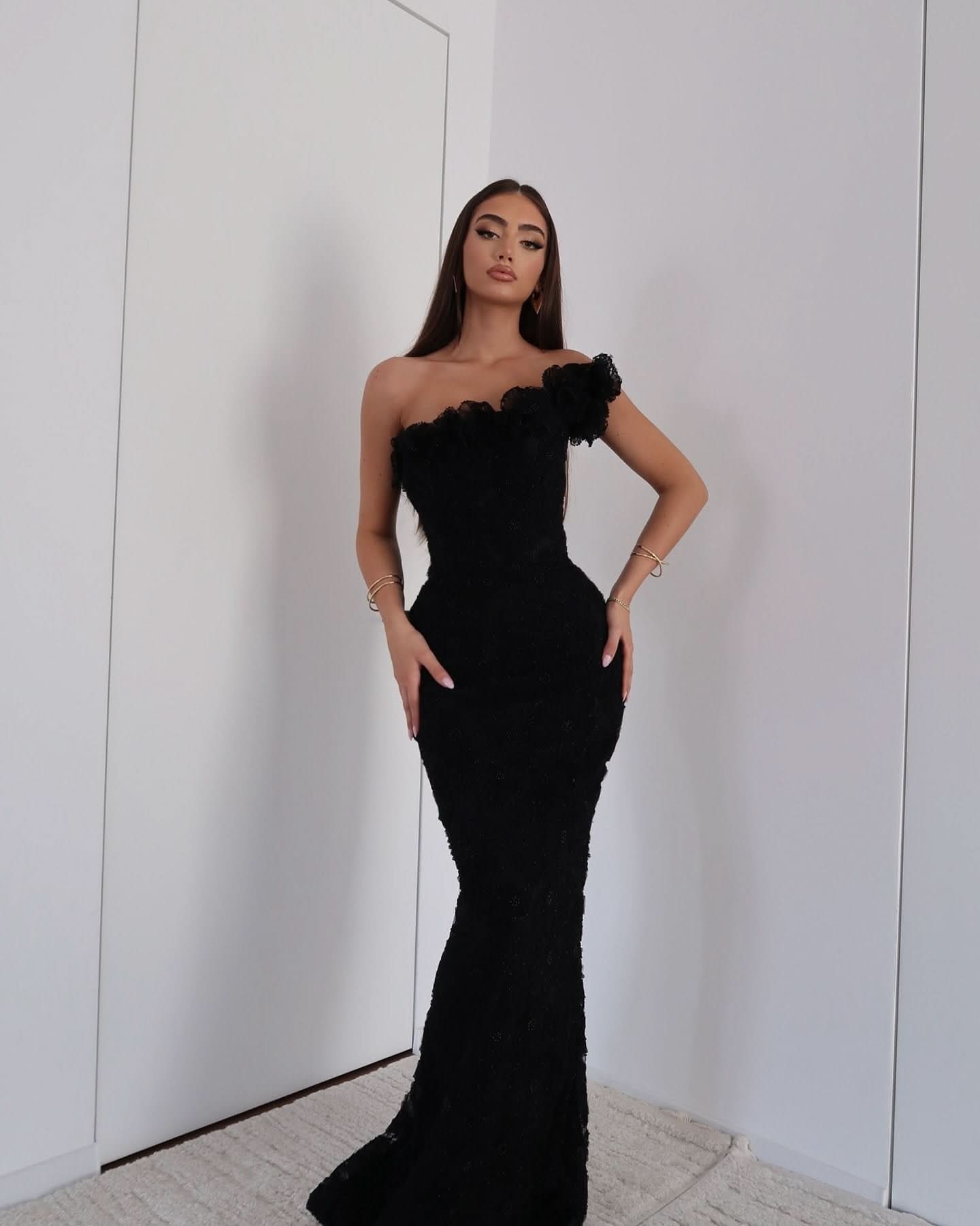 Effortlessly Elegant Garment with a Timeless Design