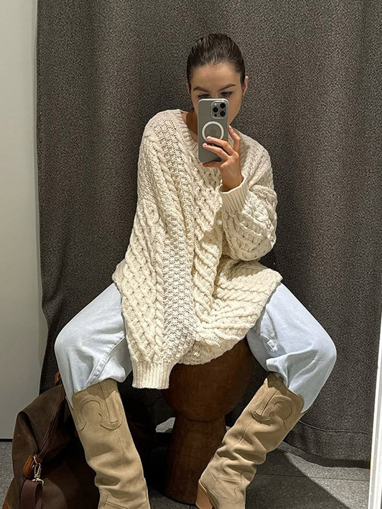 Effortlessly Elegant Sweater with a Timeless Design