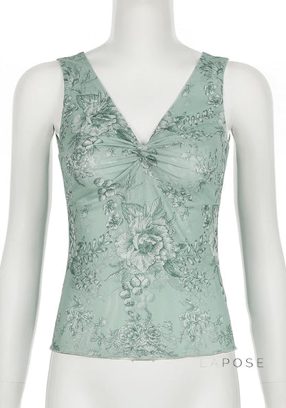 Well Tailored Top with a Graceful Silhouette