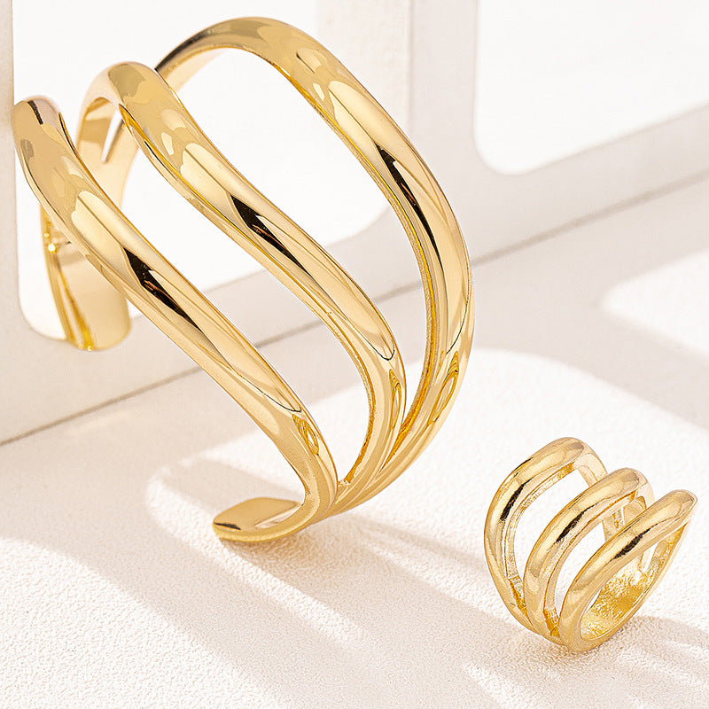 Effortlessly Elegant Garment with a Timeless Design