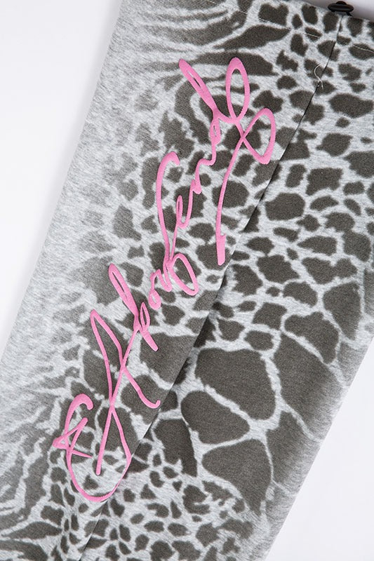 Effortlessly Elegant Pants with a Timeless Design