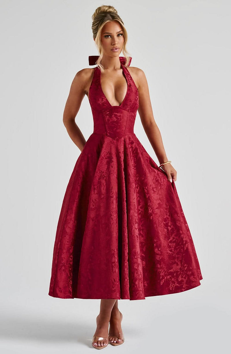 Well Tailored Dress with a Graceful Silhouette