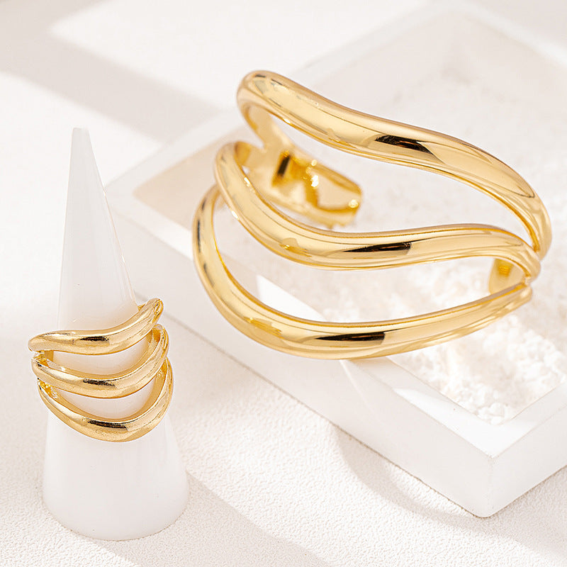 Effortlessly Elegant Garment with a Timeless Design